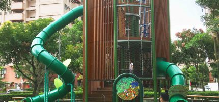台北戶外遛小孩：南港「東陽公園」共融式遊戲場超高攀爬塔介紹