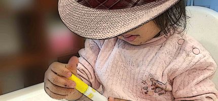 幾歲學握筆不是重點，幼兒練習寫字前，先培養這４種身體能力