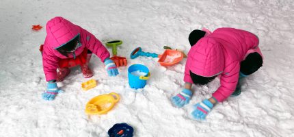 冬季南港免費景點，中信變身戶外滑冰場！免出國就能溜冰玩雪